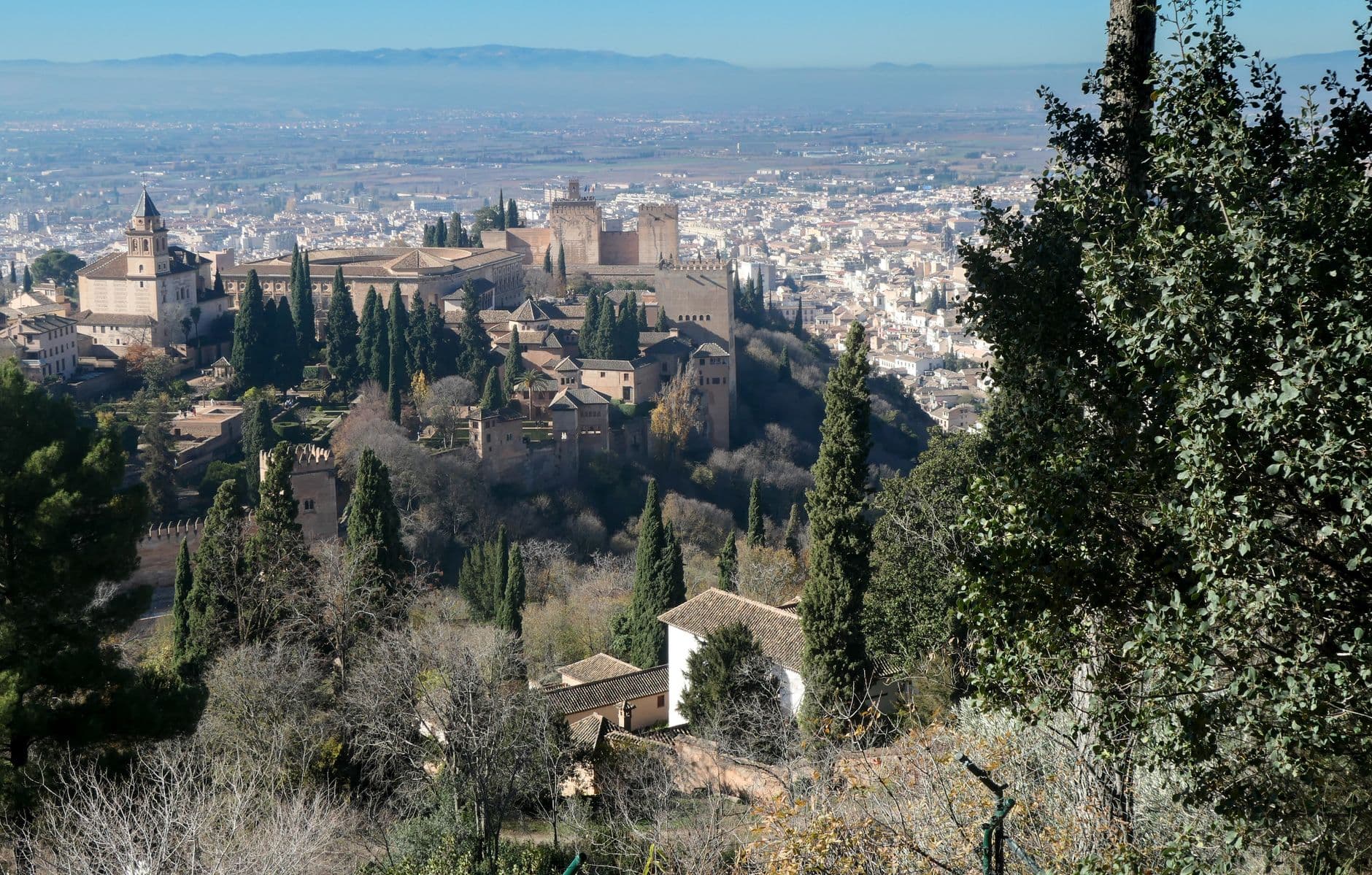 Málaga Airport to Granada: Bus, Train, Taxi & Which Airport to Choose (2026)
